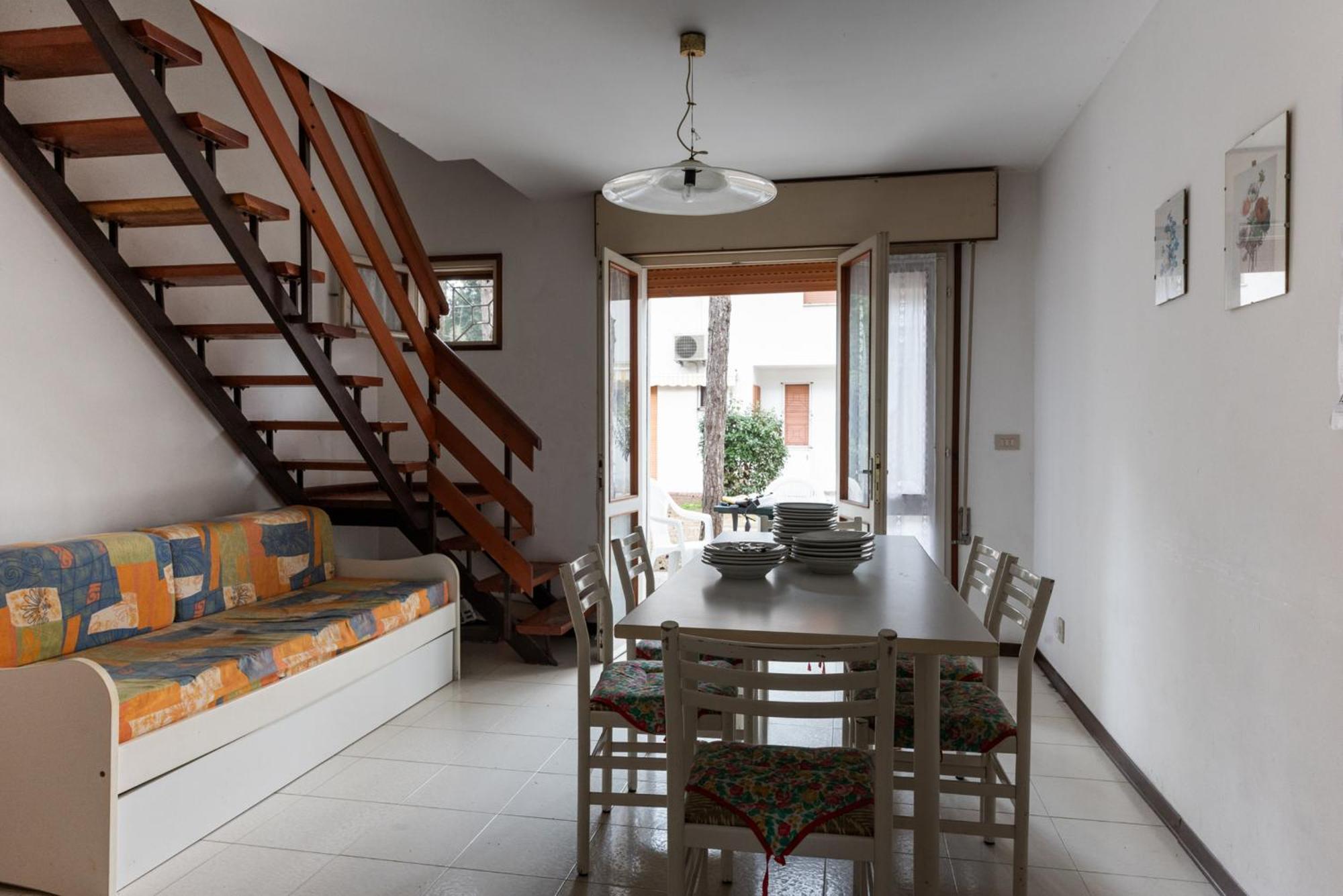 Luminous Flat In With Garden *